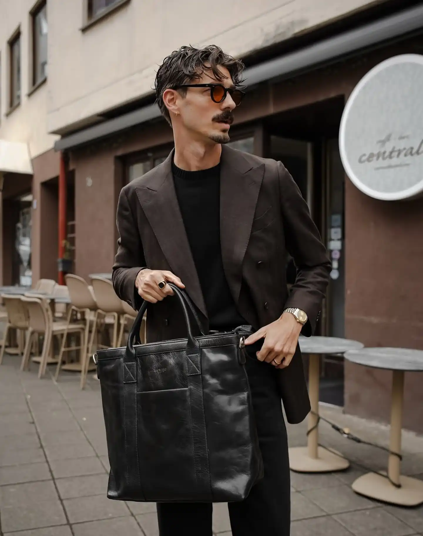 17 Men's Leather Bag Styles to Carry With Any Outfit 5 howard london 1749539400