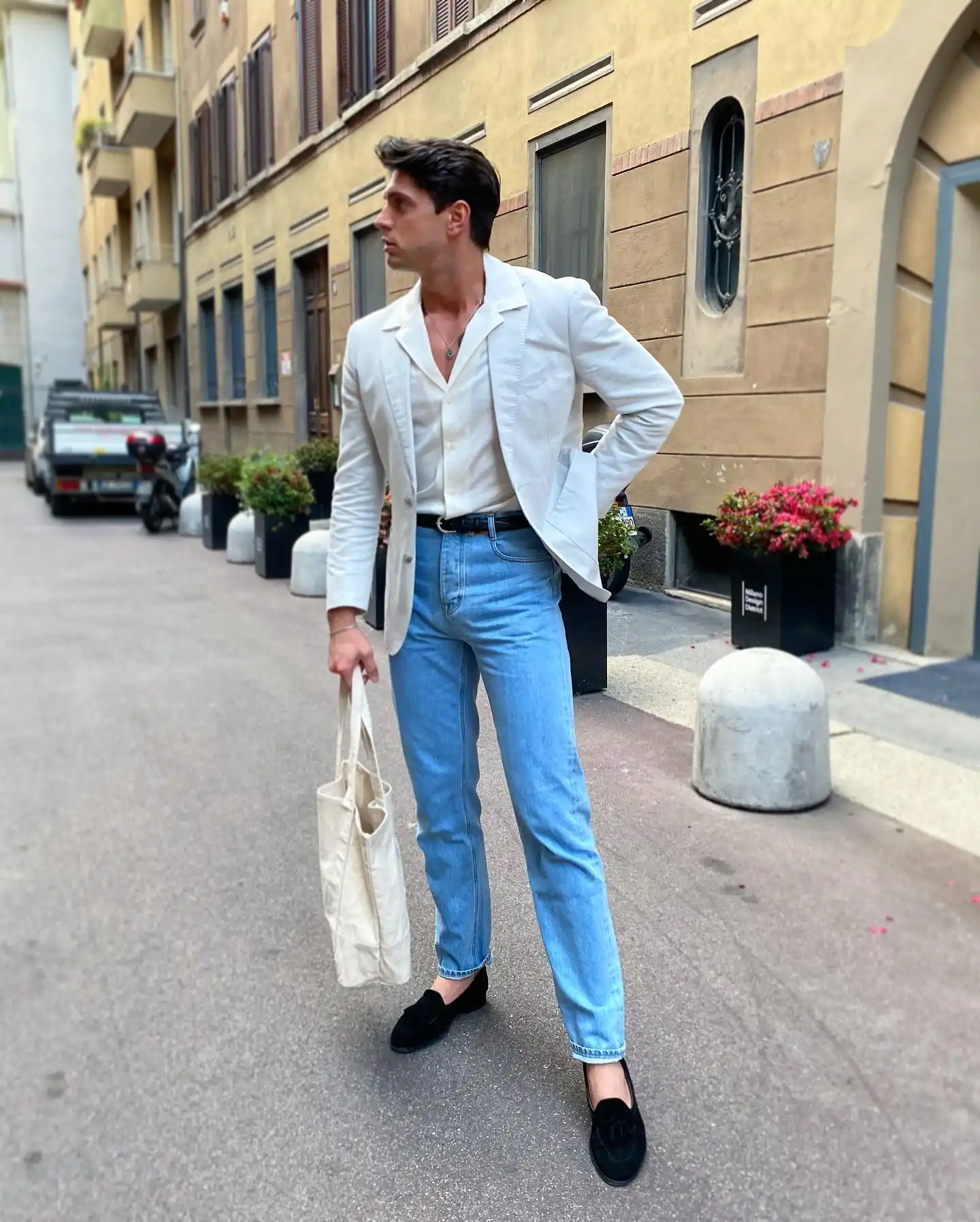 20 Jeans with Blazer Outfit: The Style Upgrade Men Need 10 fede.parisi 1684063000