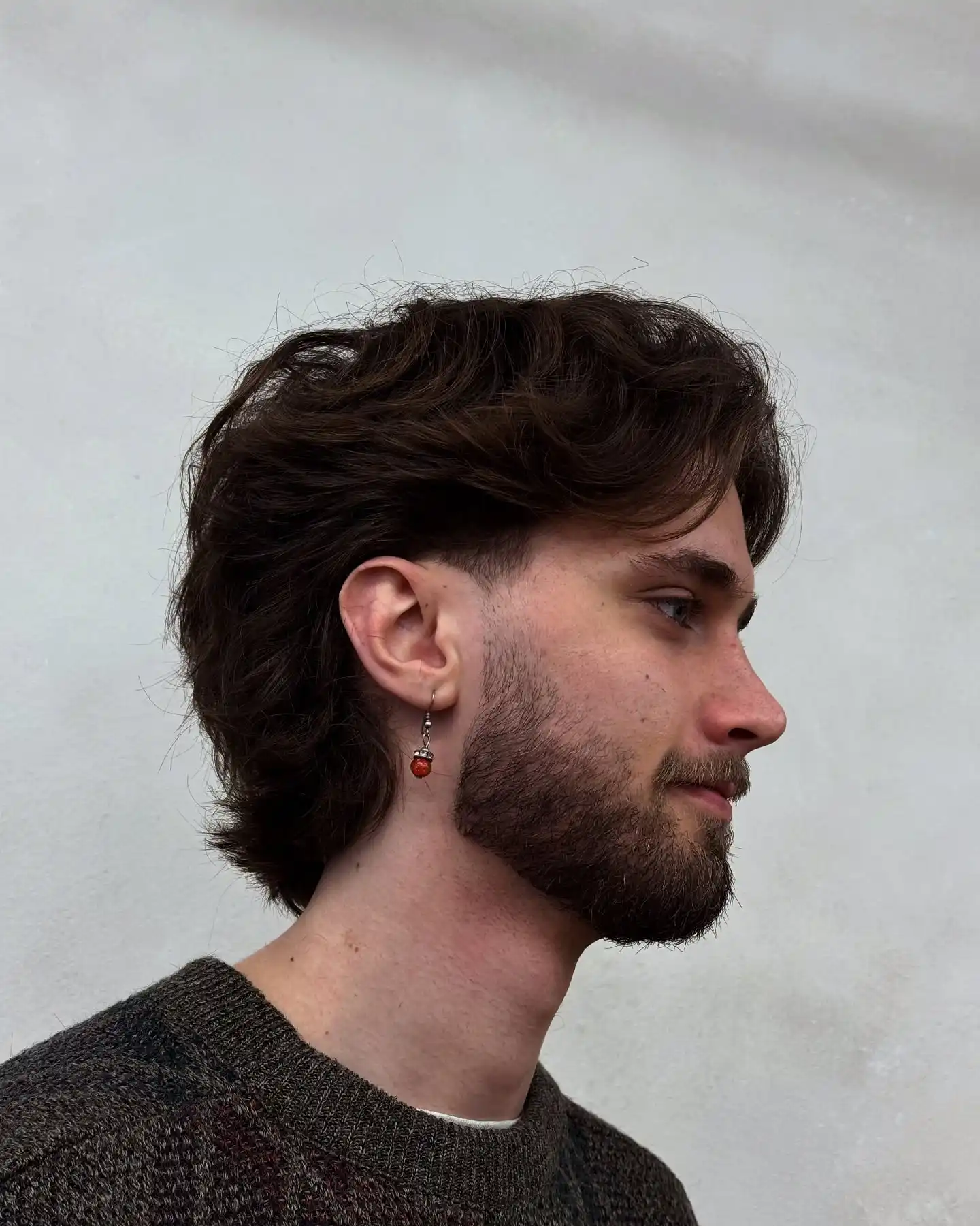 20 Flow Haircut with Beard: The Style Upgrade Men Are Choosing 8 louc official 1740745876