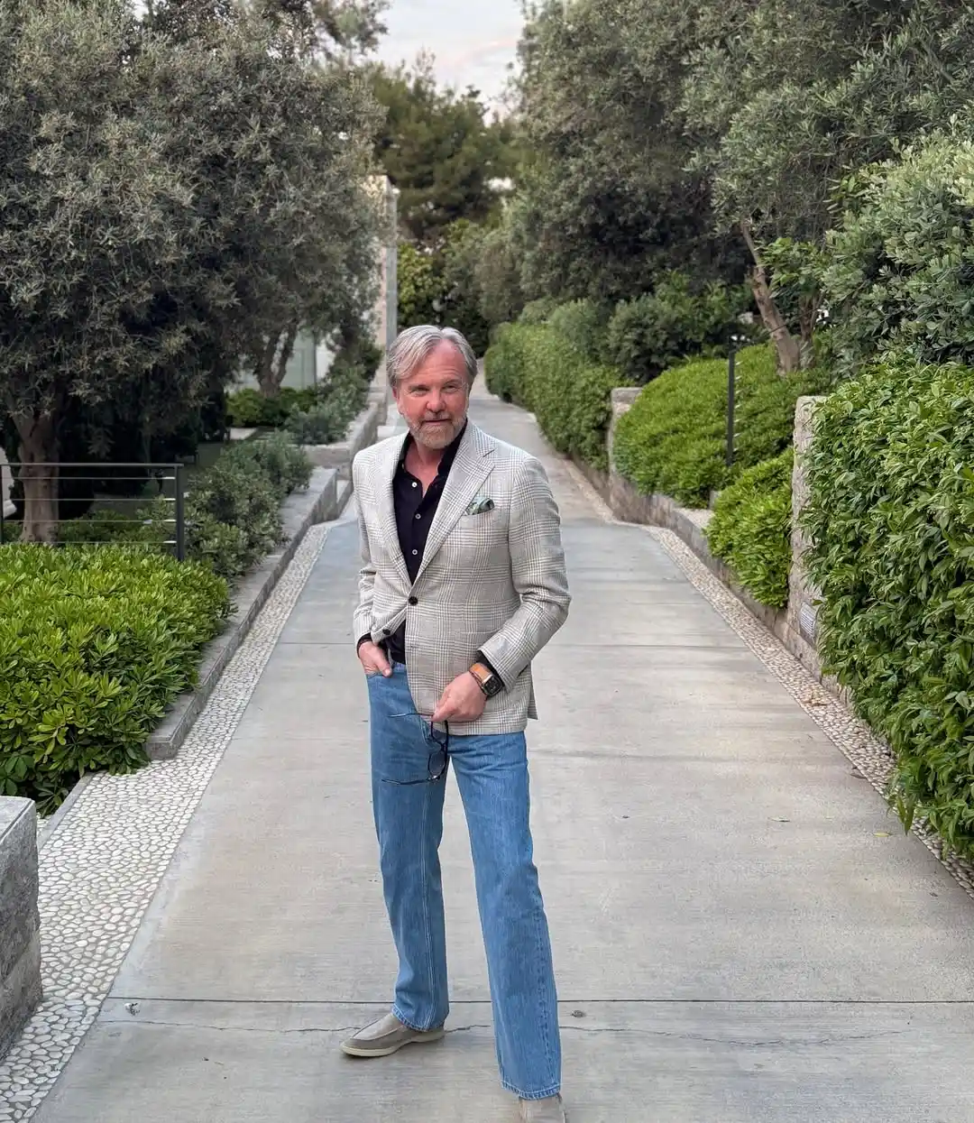 Light Blue Jeans Outfit Men Over 40 Actually Look Good In 8 Plaid Blazer and Dark Shirt 1
