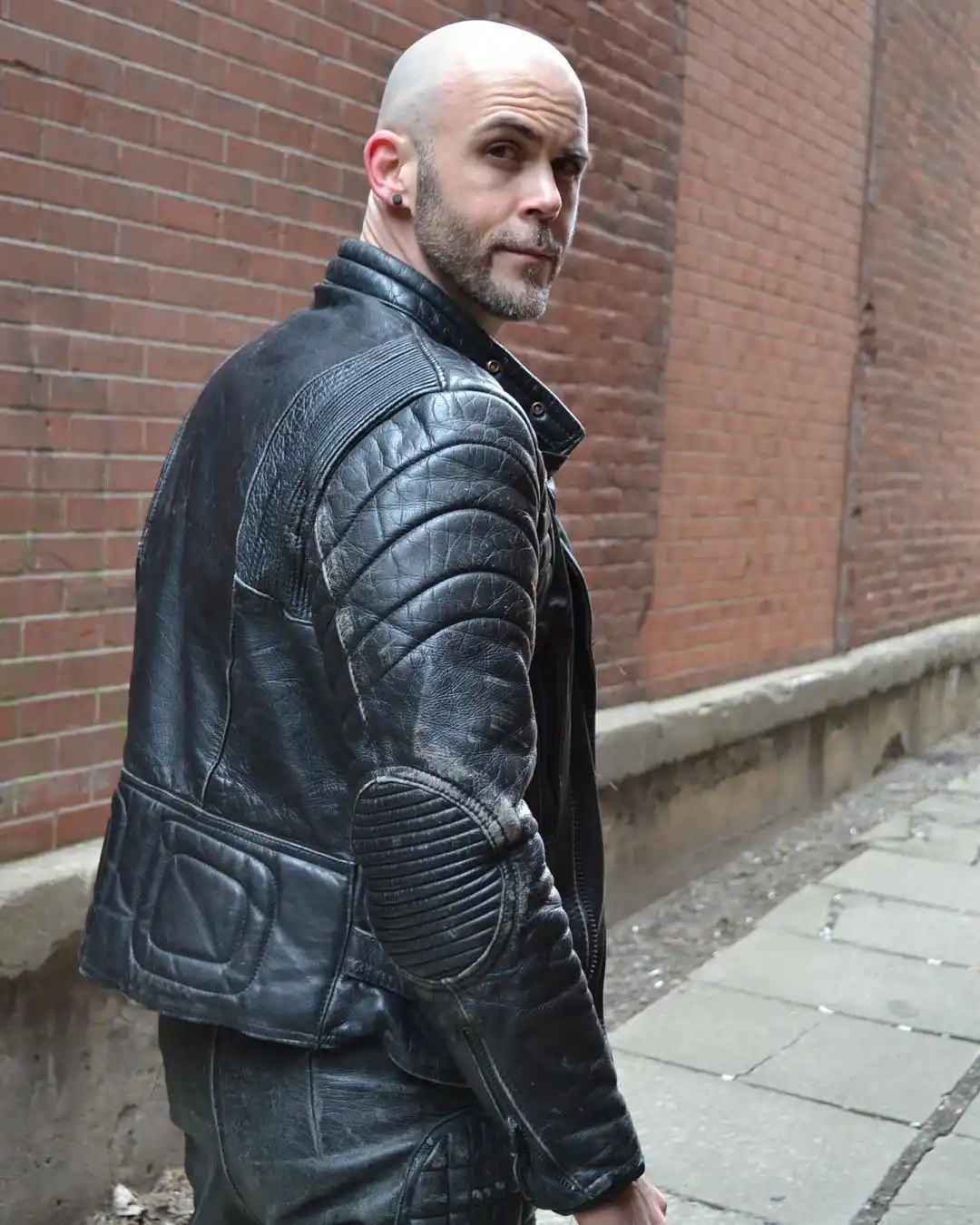 Bald Men Leather Jacket: 16 Ideas That Actually Work for Bald Men 10 aikounet 1522504267