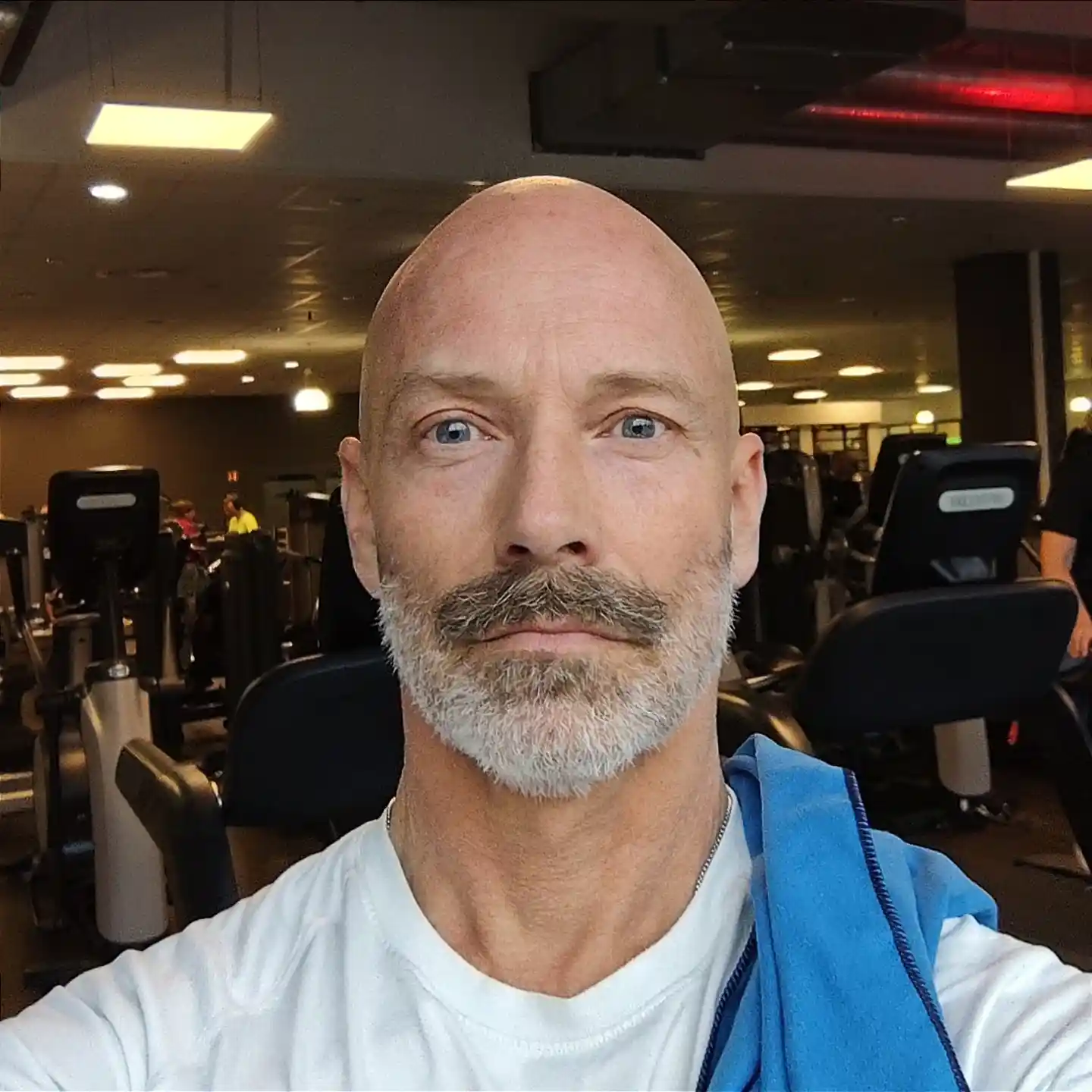 19 Beard Styles for Bald Men Over 40 That Actually Work With Your Face 14 allan mcbeal 1732894066