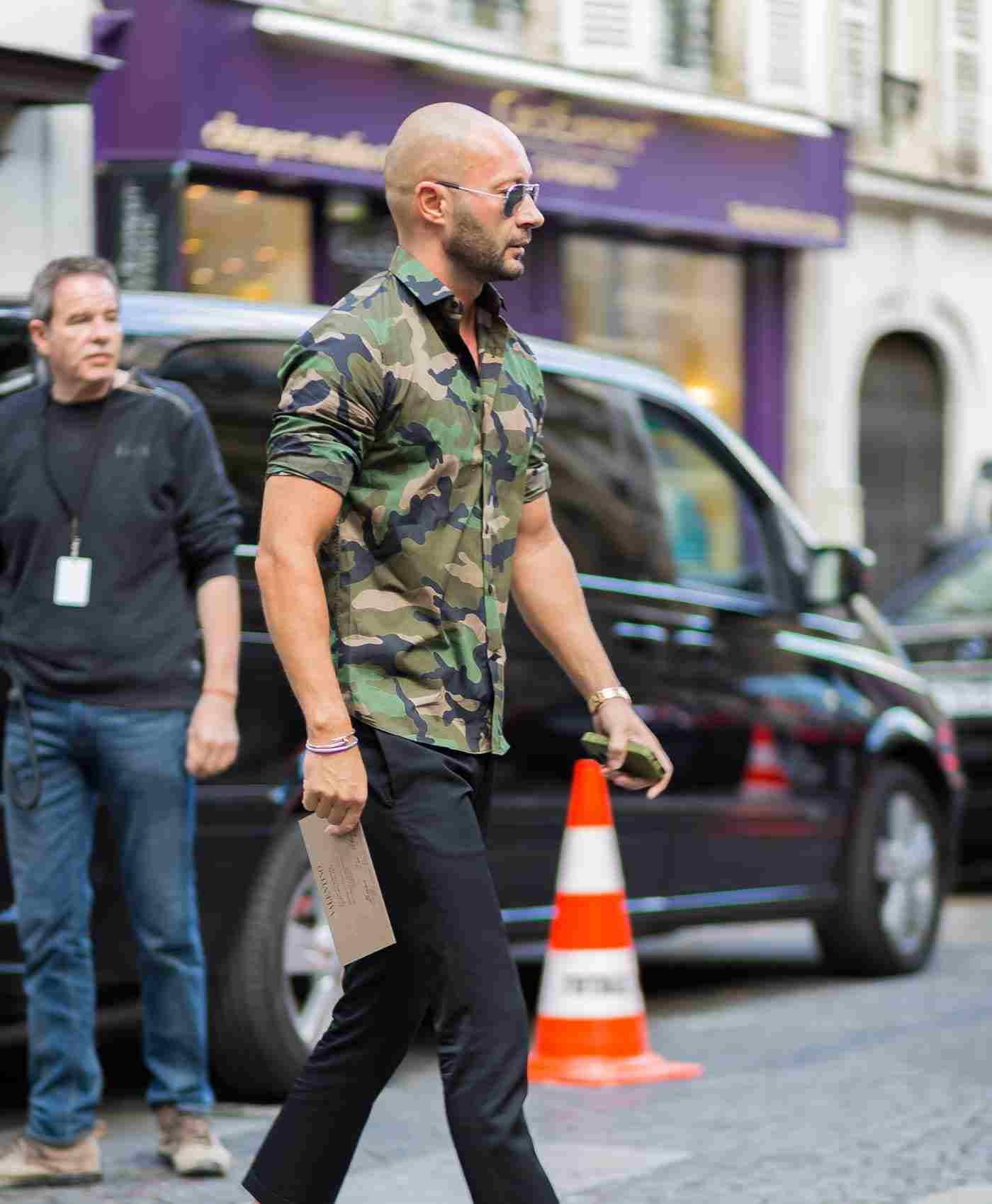 Bald Men Casual Style: 18 Ideas Real Guys Are Actually Wearing 14 baldstylesdaily 1637263934 1