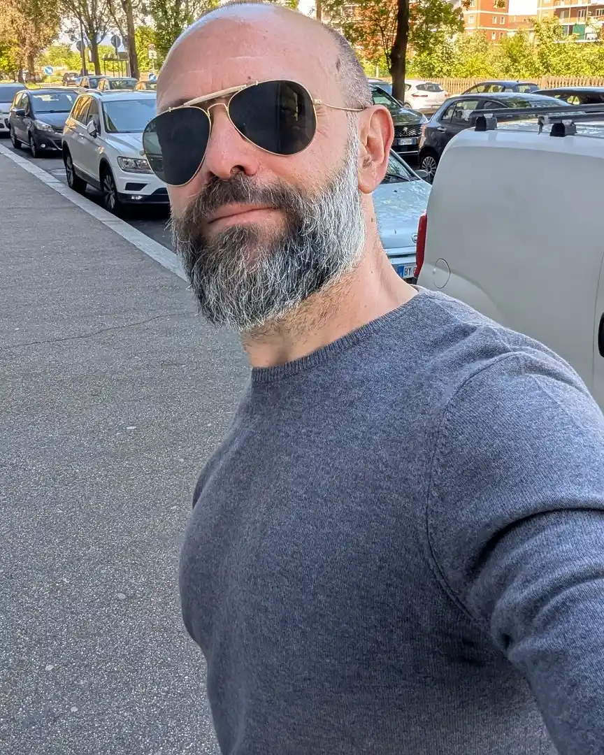 19 Beard Styles for Bald Men Over 40 That Actually Work With Your Face 18 barba dan77 1744972972