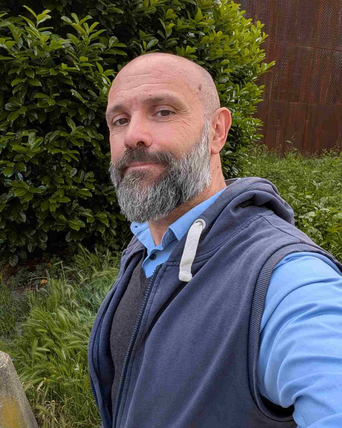 19 Beard Styles for Bald Men Over 40 That Actually Work With Your Face 2 barba dan77 1747498554