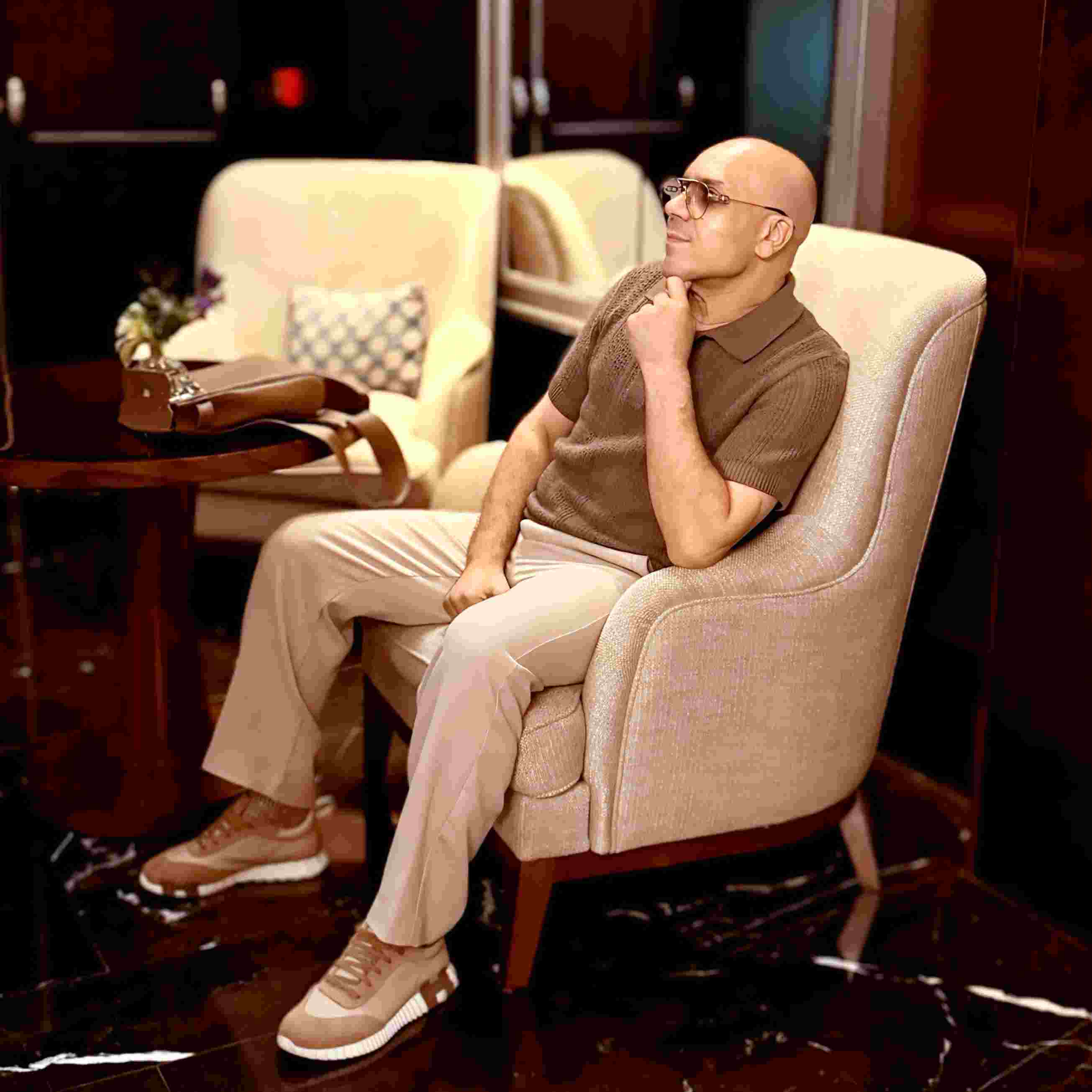 Bald Men Casual Style: 18 Ideas Real Guys Are Actually Wearing 9 douzikader 1785878505