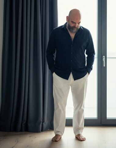 Bald Men Casual Style: 18 Ideas Real Guys Are Actually Wearing 8 giub3lla75 1772009694 e1787136385474