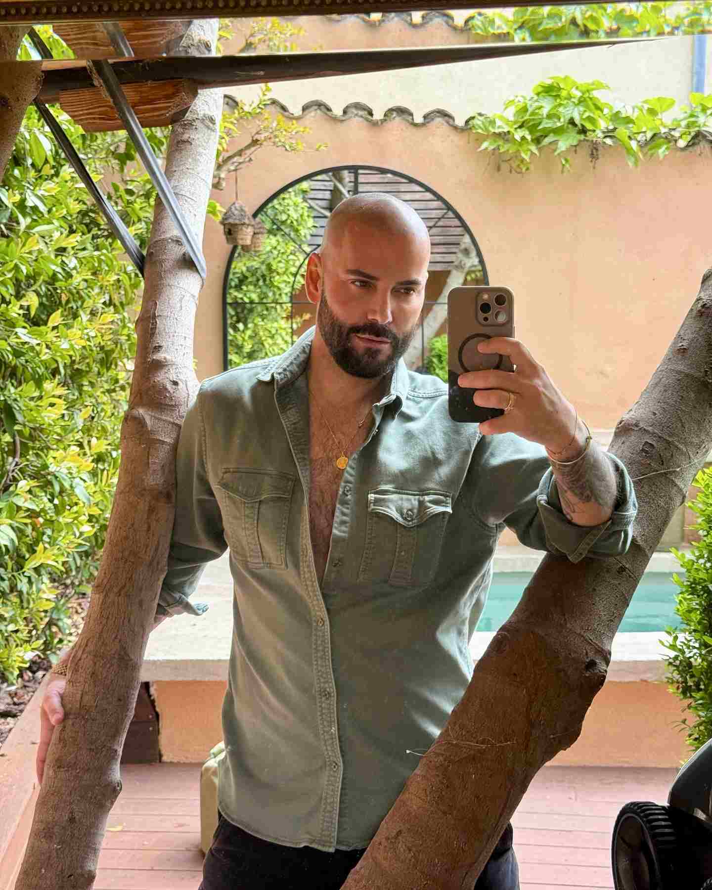 Bald Men Casual Style: 18 Ideas Real Guys Are Actually Wearing 12 iambaldguy 1745749101