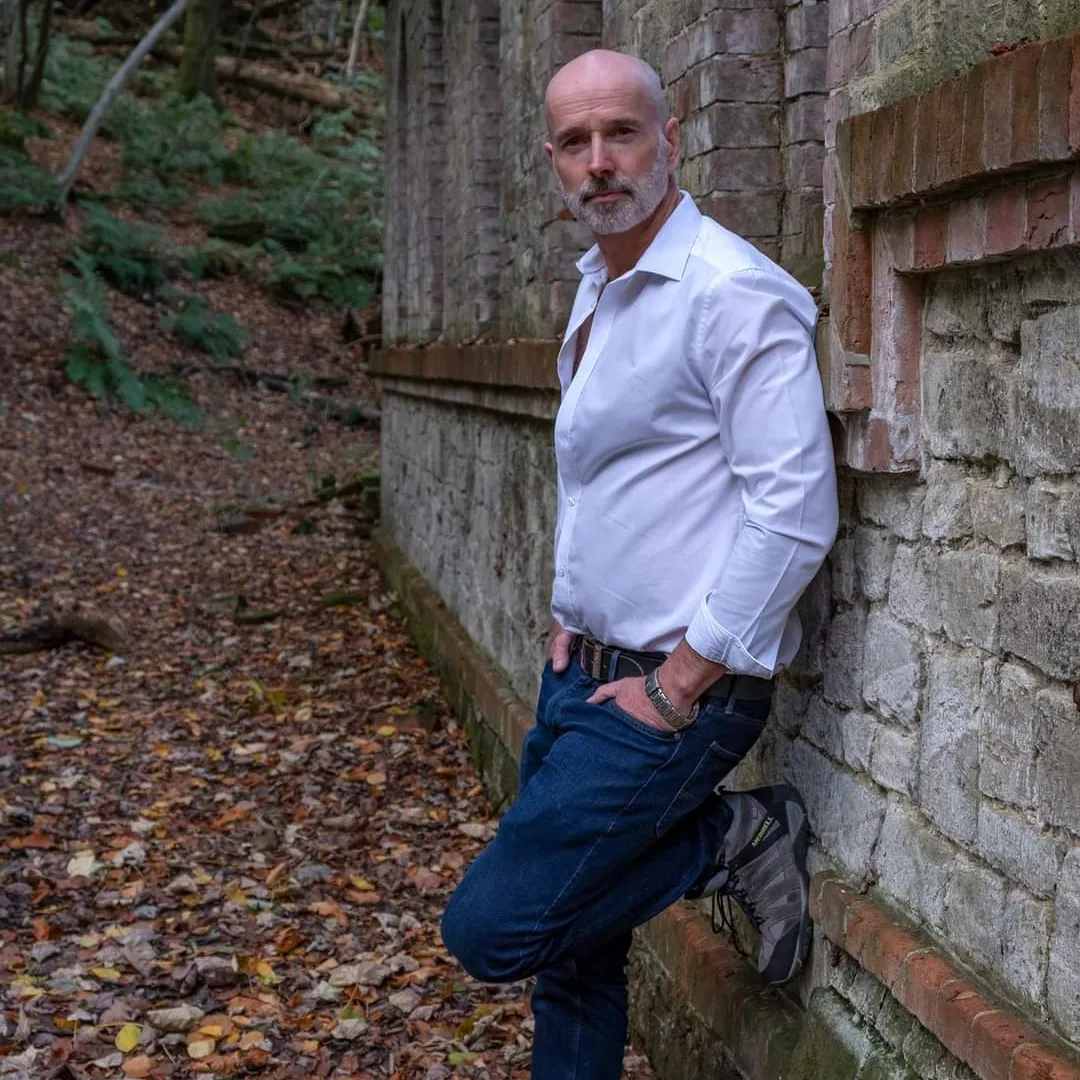 Bald Men Casual Style: 18 Ideas Real Guys Are Actually Wearing 17 sbcranford 1728505997