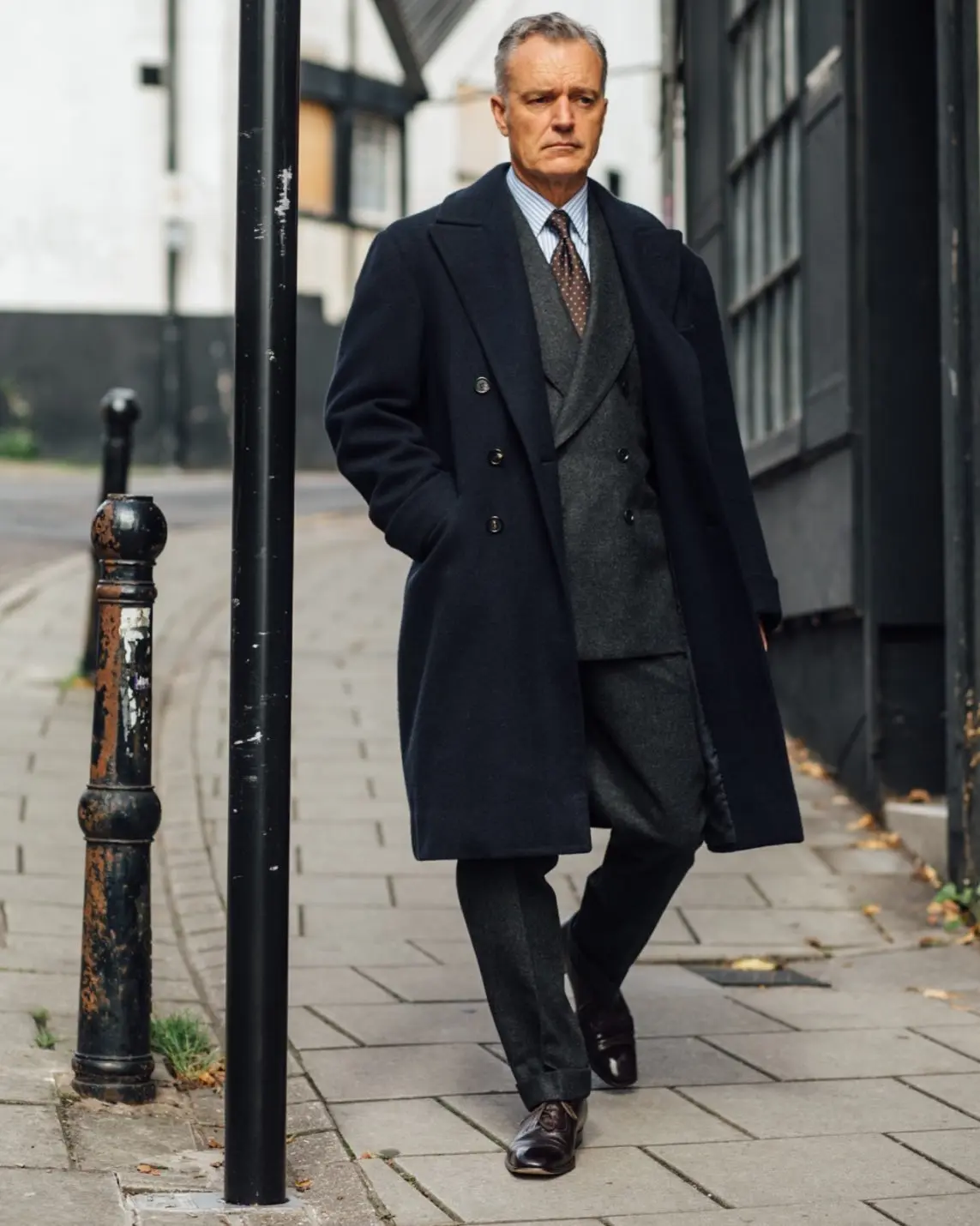 25 Men Winter Formal Outfit Ideas With Overcoats, Suits and Smart Layers 20
