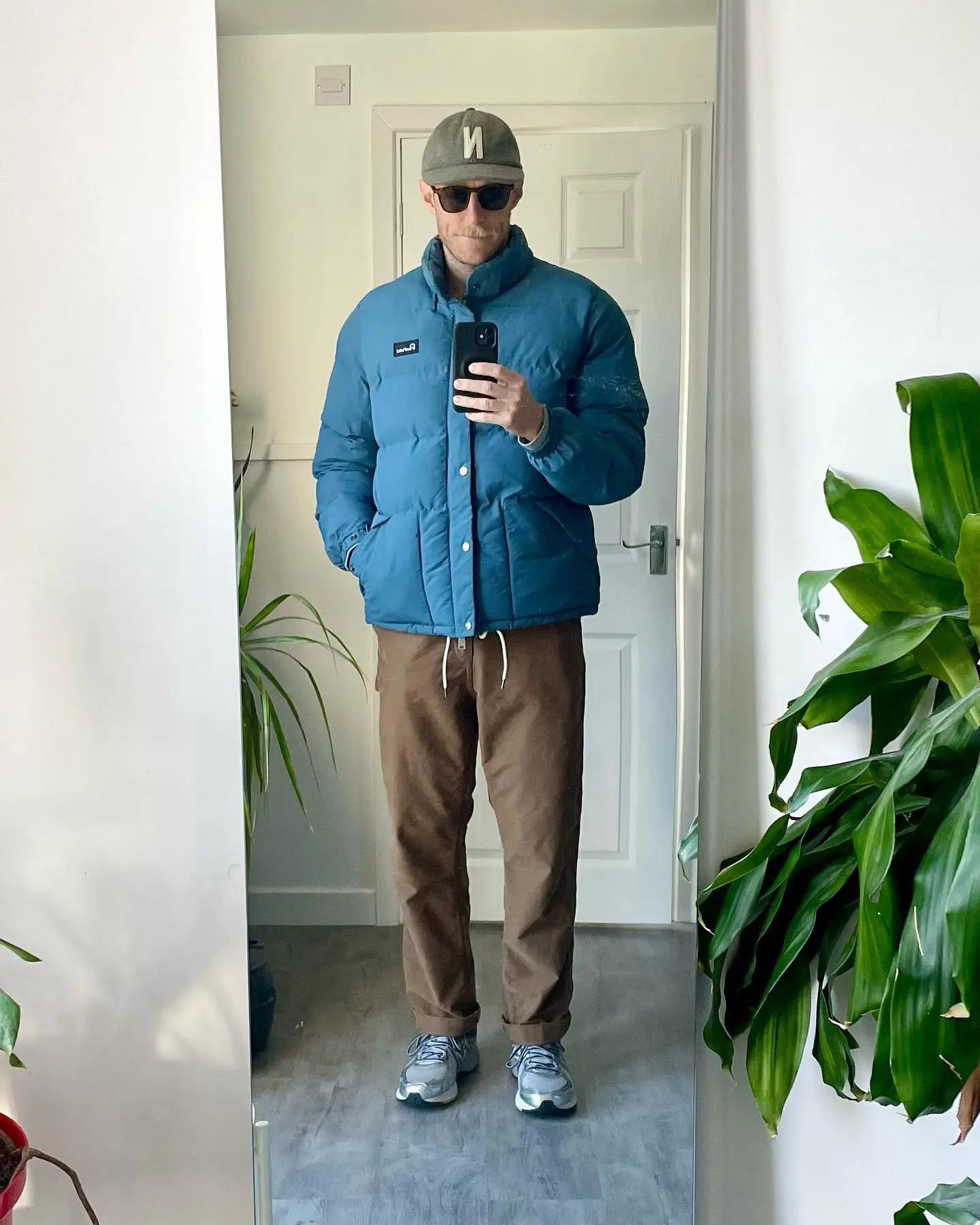 22 Men's Winter Puffer Jacket Outfits That Don't Look Like Everyone Else's 15 ealing man 1697536800