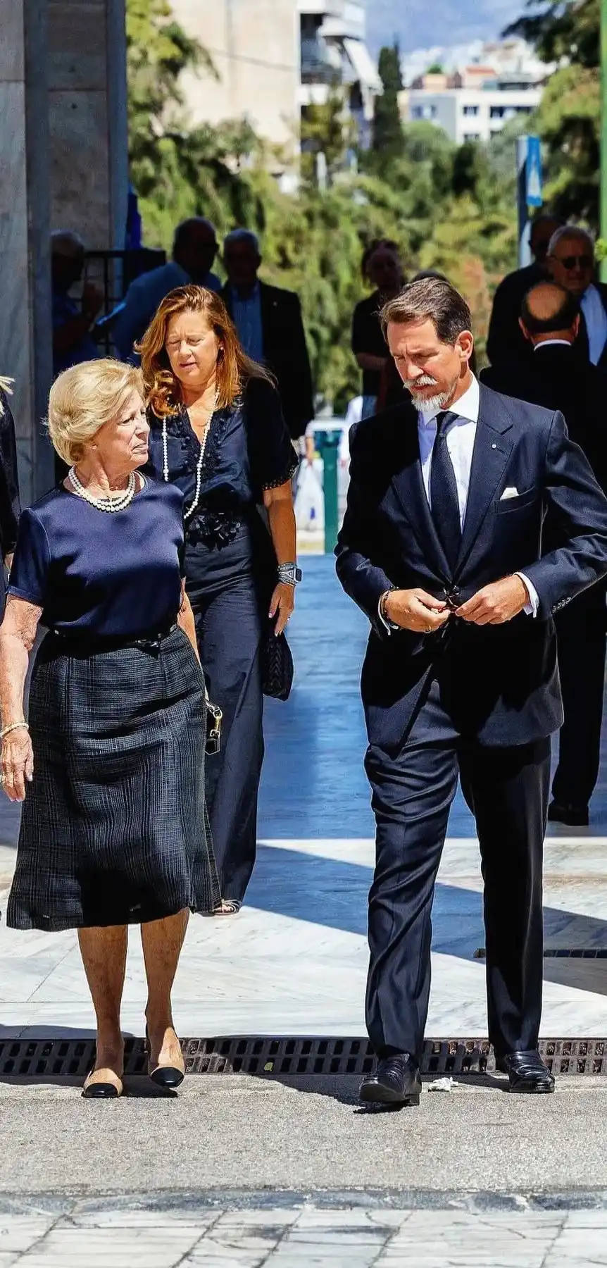 19 Funeral Outfits for Older Men That Stay Respectful and Comfortable 2 greekroyals.fashion 1726124985