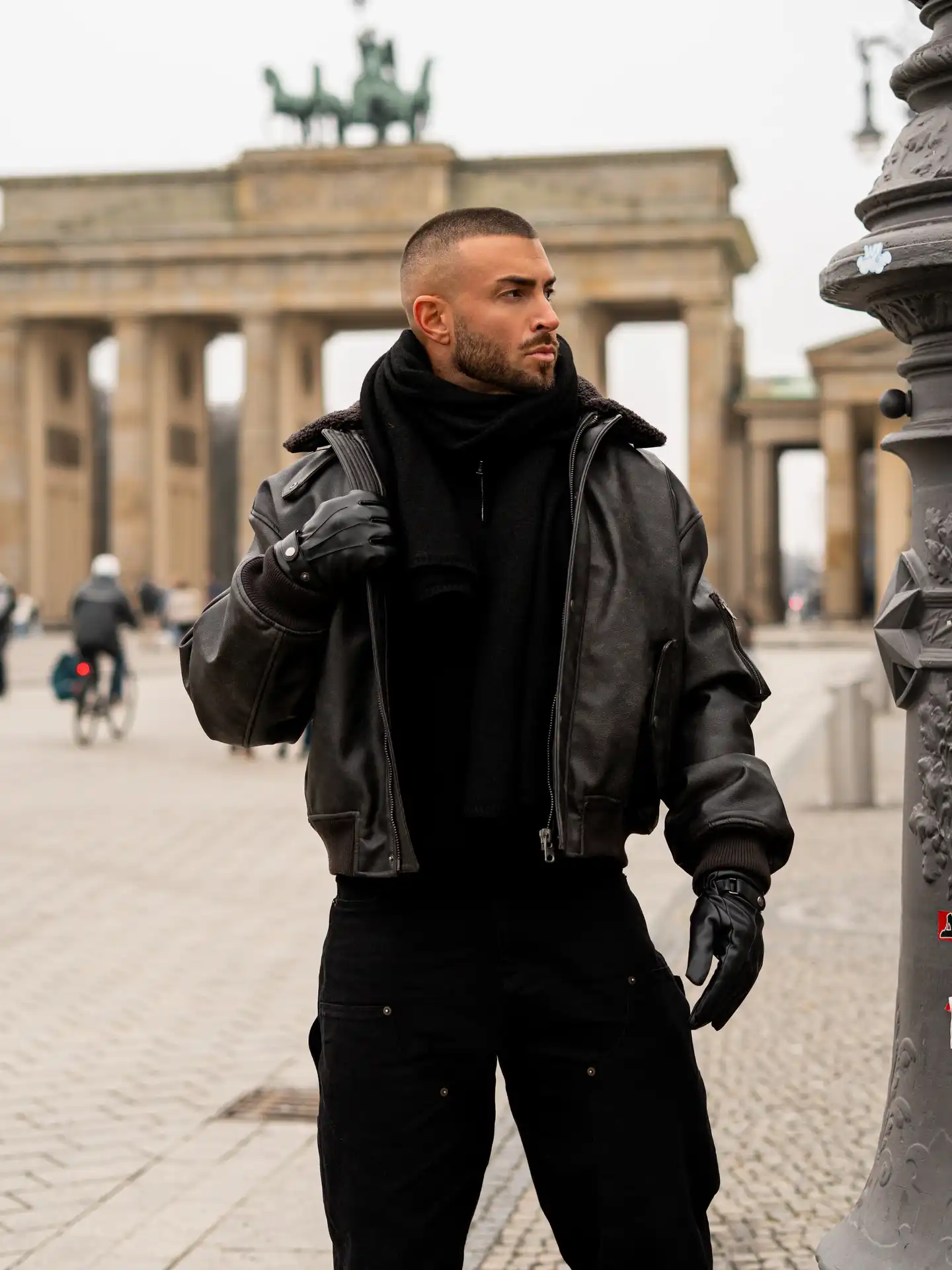 23 Men Winter Hairstyles That Actually Survive Hats, Wind, and Cold Mornings 2 karlbeadle 1769365013