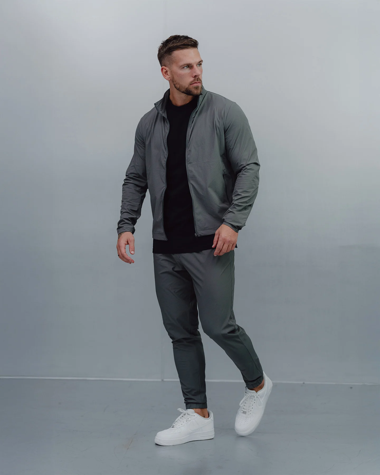 25 Men Winter Tracksuits That Actually Look Good, Not Just Warm 24 legendlondonco 1744135249