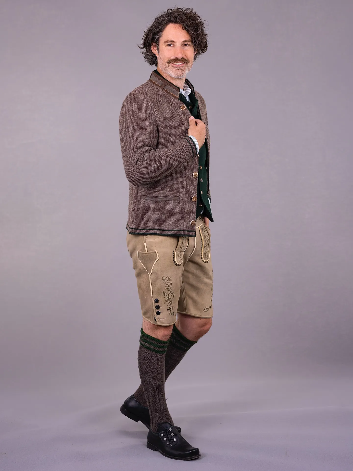 26 German Outfits for Men: Lederhosen Looks for Oktoberfest and Beyond 7 markus s. walz 1758355436