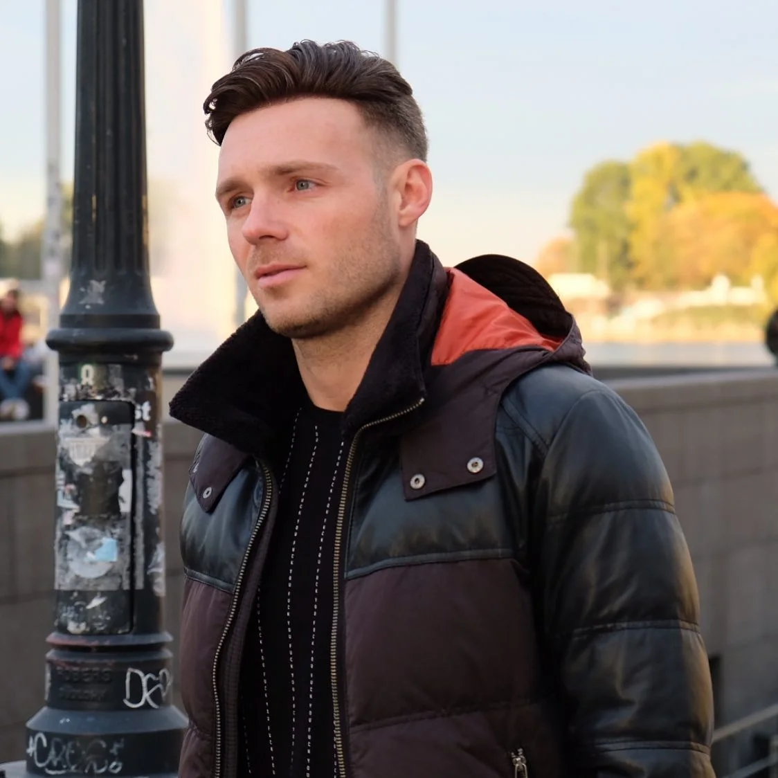 23 Men Winter Hairstyles That Actually Survive Hats, Wind, and Cold Mornings 13