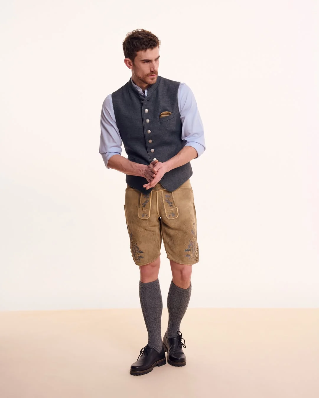 26 German Outfits for Men: Lederhosen Looks for Oktoberfest and Beyond 19