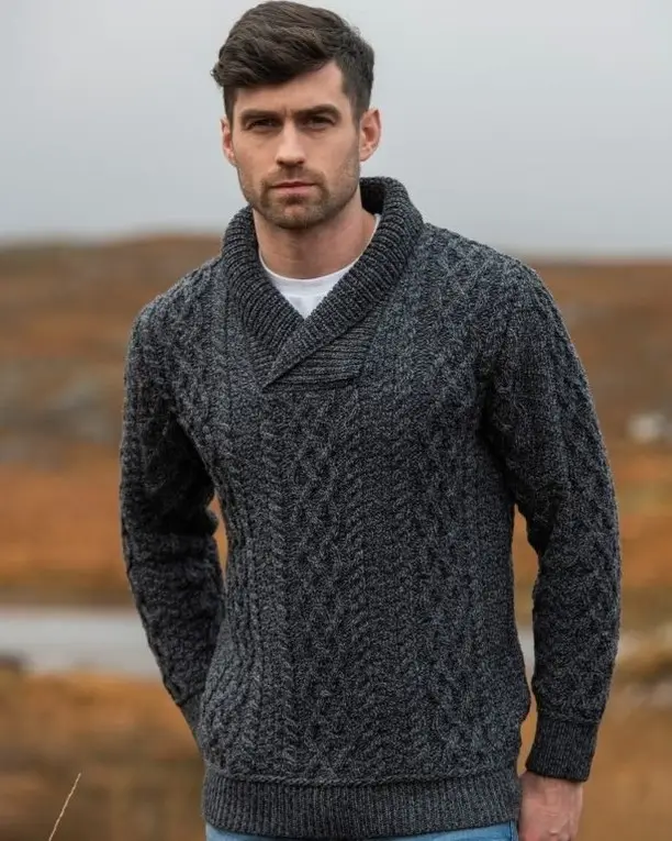30 Men's Winter Sweater Styles Worth Copying This Season 26 menyarnformen 1720406134