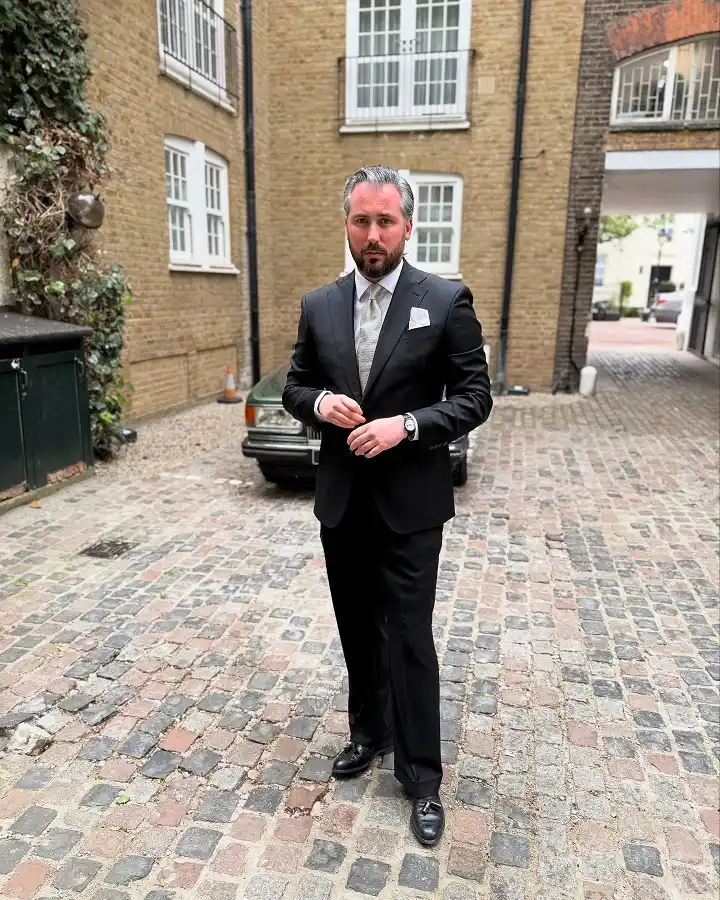 How to Pick Shoes for a Men’s Funeral Outfit 4
