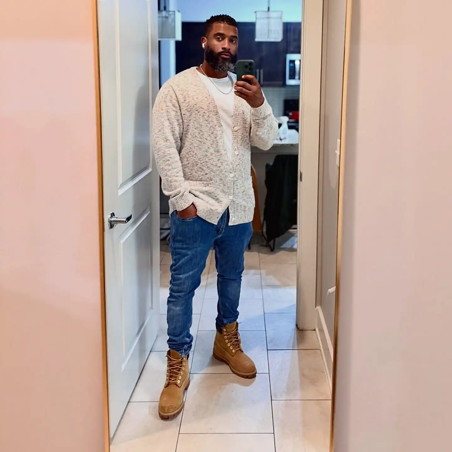 27 Thanksgiving Outfits Ideas For Men Who Want to Look Put Together, Not Overdressed 24