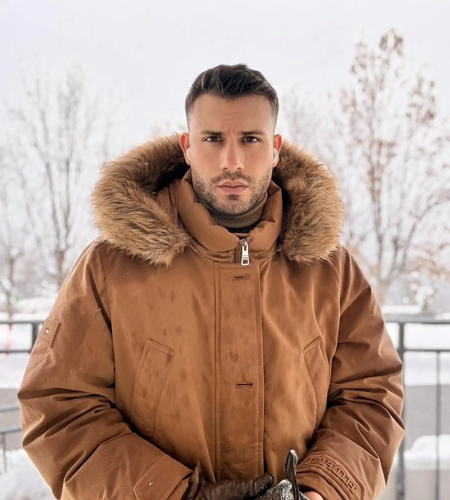 23 Men Winter Hairstyles That Actually Survive Hats, Wind, and Cold Mornings 20