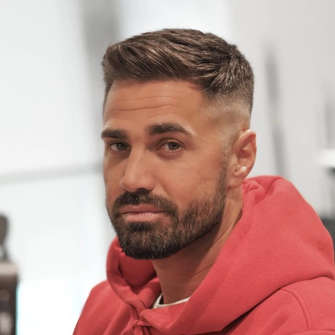 23 Men Winter Hairstyles That Actually Survive Hats, Wind, and Cold Mornings 8 slickgorilla 1618161016