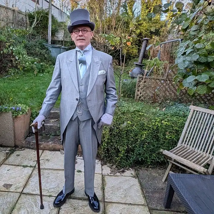 20 Father of the Bride Outfit Ideas That Actually Look Great in Photos 21 suitablyformal 1763300041