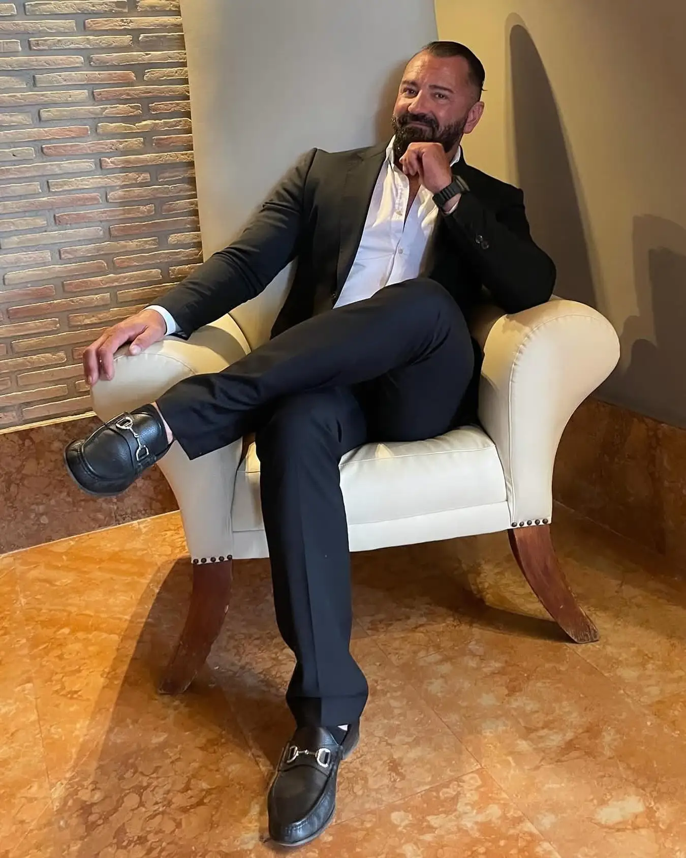 22 Funeral Outfits for Tall Men, From Overcoats to Shoes 9 suitedmenonly 1748521890