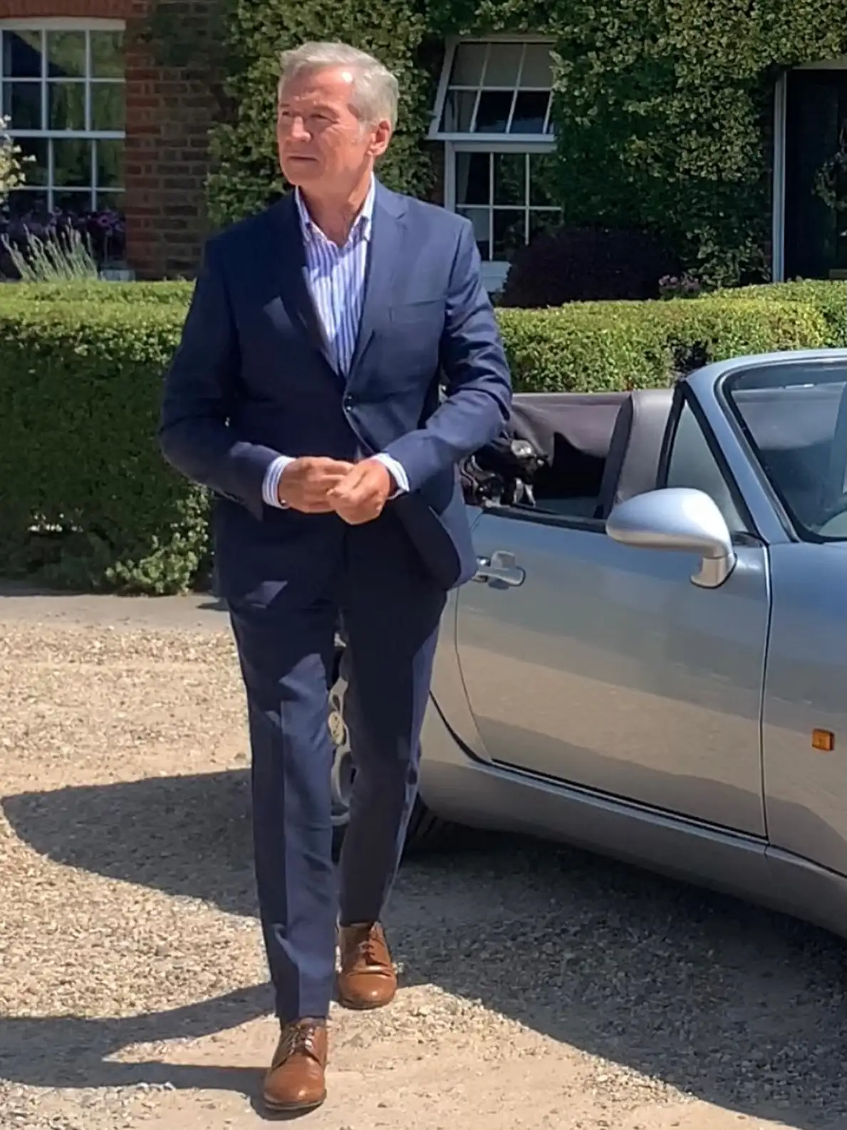 19 Funeral Outfits for Older Men That Stay Respectful and Comfortable 18 wojtekhusakiewicz 1768990139