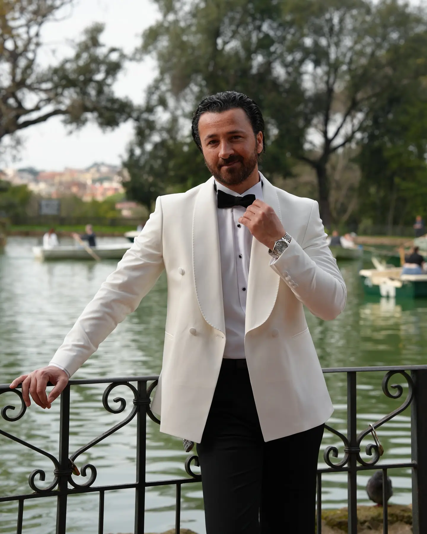 26 Men Winter Wedding Outfit Ideas for Grooms, Groomsmen and Guests 22 parezofficial 1741609761