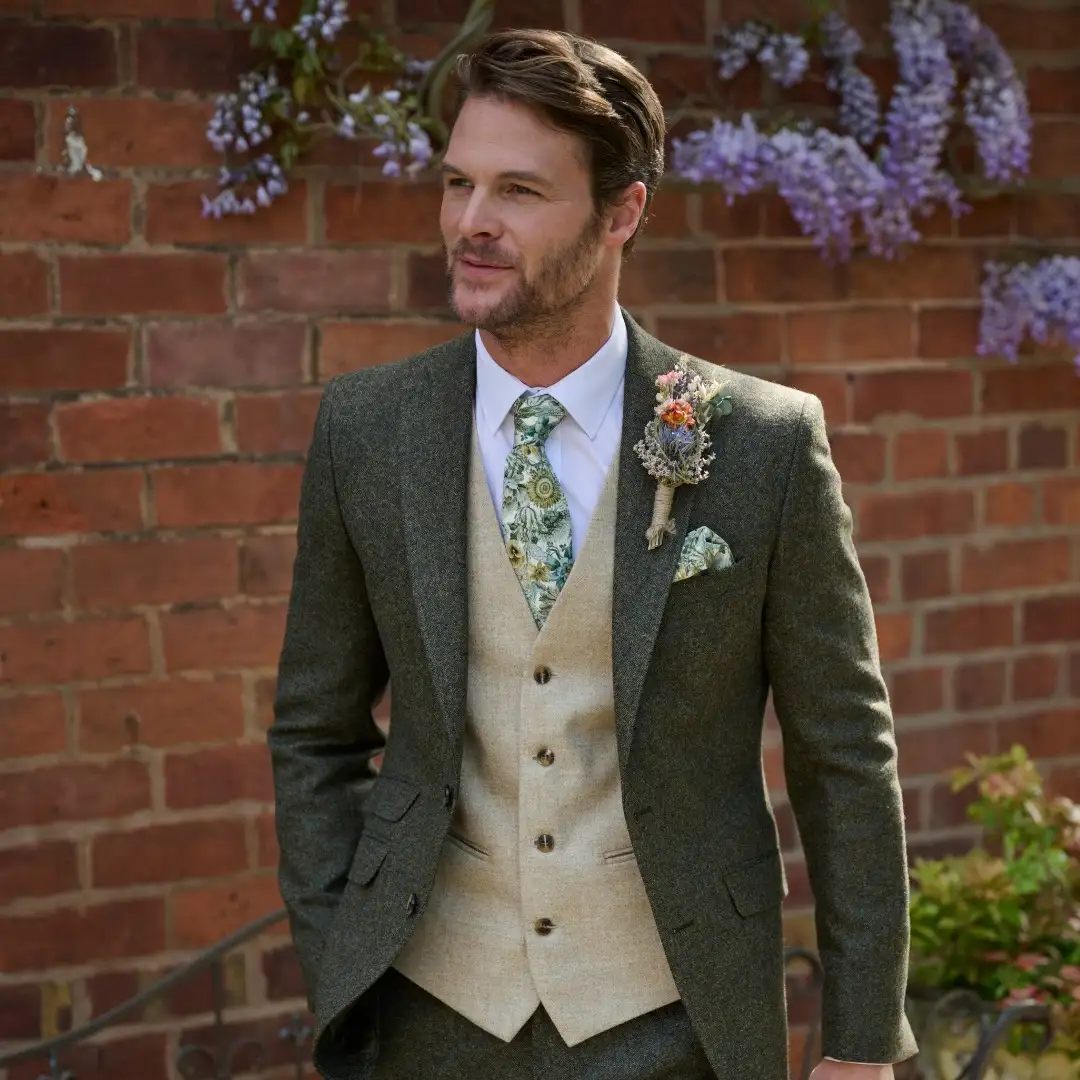 26 Men Winter Wedding Outfit Ideas for Grooms, Groomsmen and Guests 18 peterposhsuit 1723226422