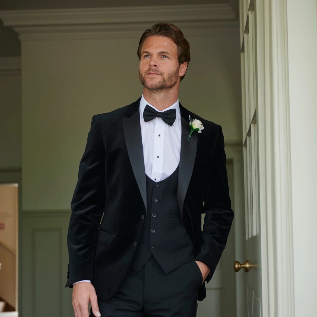 26 Men Winter Wedding Outfit Ideas for Grooms, Groomsmen and Guests 8 peterposhsuit 1729274460